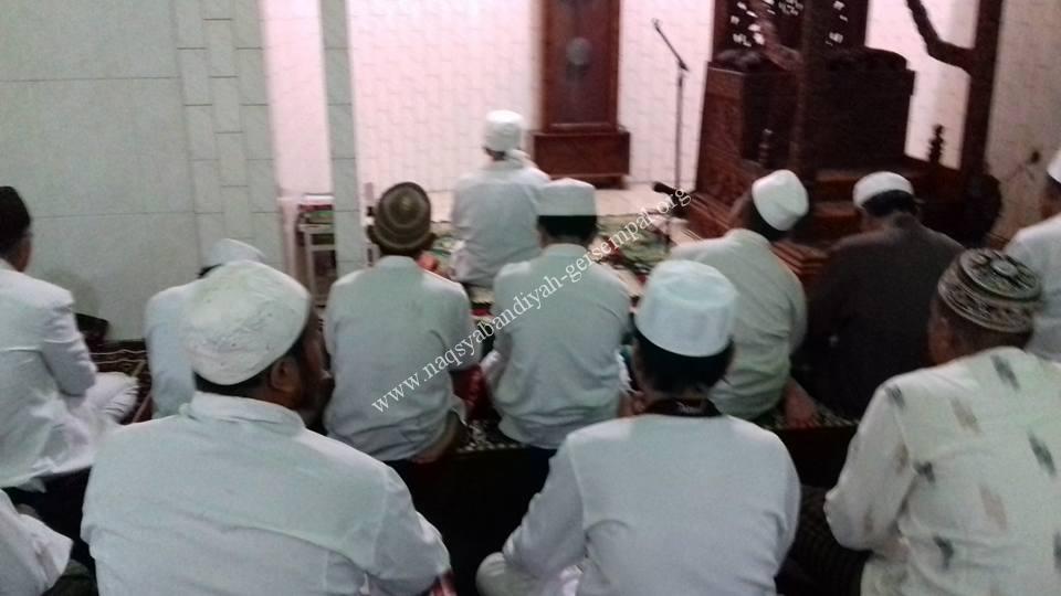 Para Imam Khwajagan, Pengurus SITQON, dan Jama'ah Naqsyabandi Gersempal Surabaya bersama dalam kegiatan