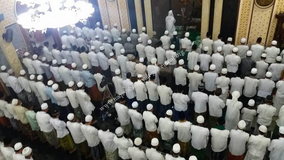 Tampak Jama'ah SITQON mengikuti sholat berjema'ah
