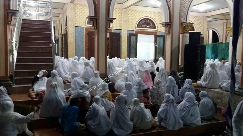 Akhowat dan Simpatisan Naqsyabandiyah Mudzhariyah Gersempal mengikuti Haul Masyayikh di Masjid Al-Hasanah Tanah Merah Bangkalan