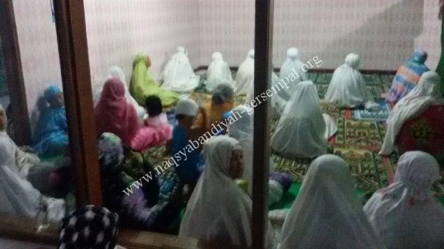 Akhowat dan Simpatisan Naqsyabandiyah Gersempal untuk wilayah pasuruan sedang mengikuti kegiatan SITQON Pasuruan