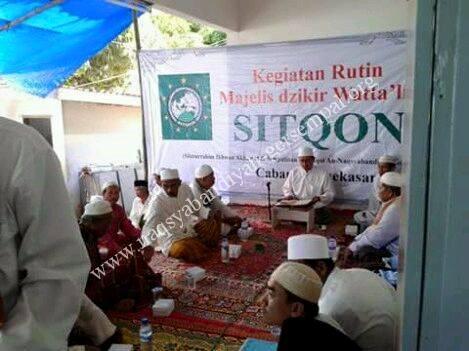 Tampak KH. Unais Ali Hisyam bersama jama'ah SITQON Pamekasan
