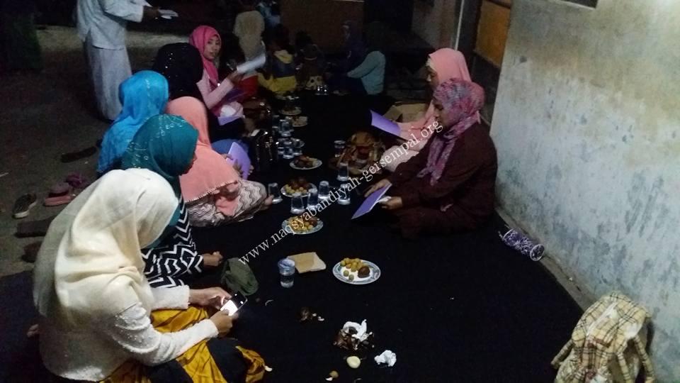 Akhowat dan Simpatisan Thariqat An-Naqsyabandiyah Gersempal untuk Bali mengikuti kegiatan Istigotsah