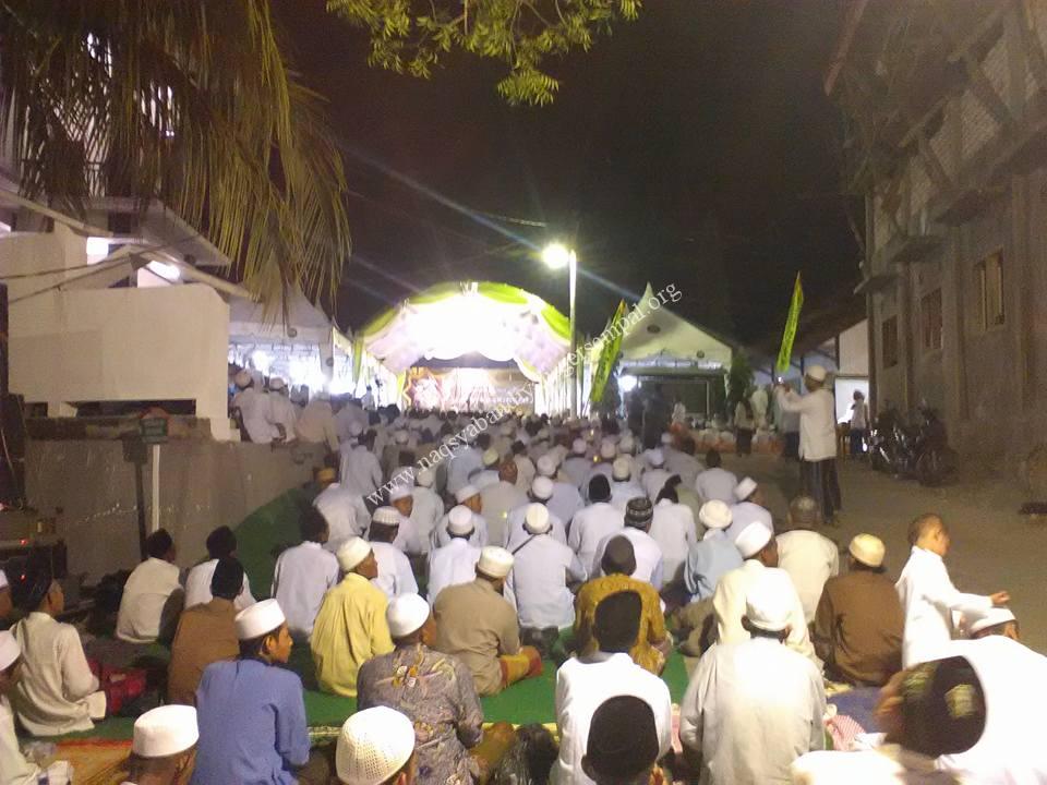 Tampak jama'ah SITQON dan IS'AD mengikuti Haul Akbar Masyayikh
