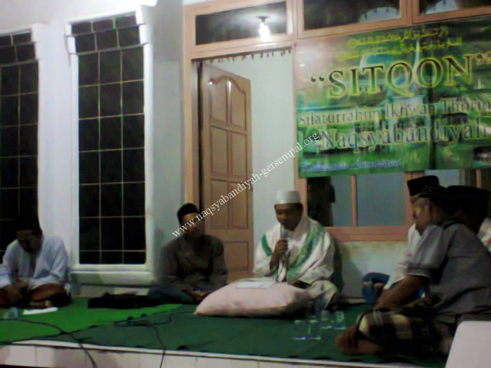 Tampak Kyai Mohammad Mas'ud, M.Ag dan jajaran Pengurus SITQON Lumajang di hadapan jama'ah