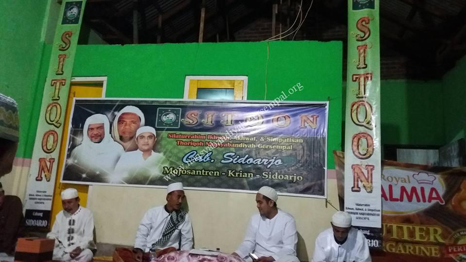 Tampak KH. R. Saifullah Ja'far dan Pengurus SITQON Sidoarjo dihadapan Jama'ah
