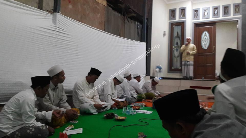 Tampak KH. Amin Syafiuddin menyampaikan Mauidhoh Hasanah di hadapan Jama'ah SITQON Jakarta