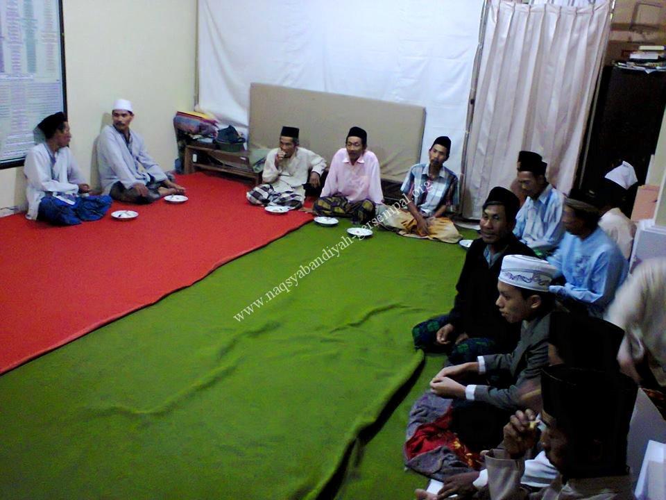 Tampak jajaran Pengurus SITQON Lumajang sedang beramah tamah