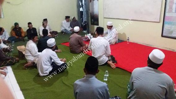 Tampak KH. Mohammad Mas'ud (Imam Khwajagan untuk Lumajang) memimpin kegiatan
