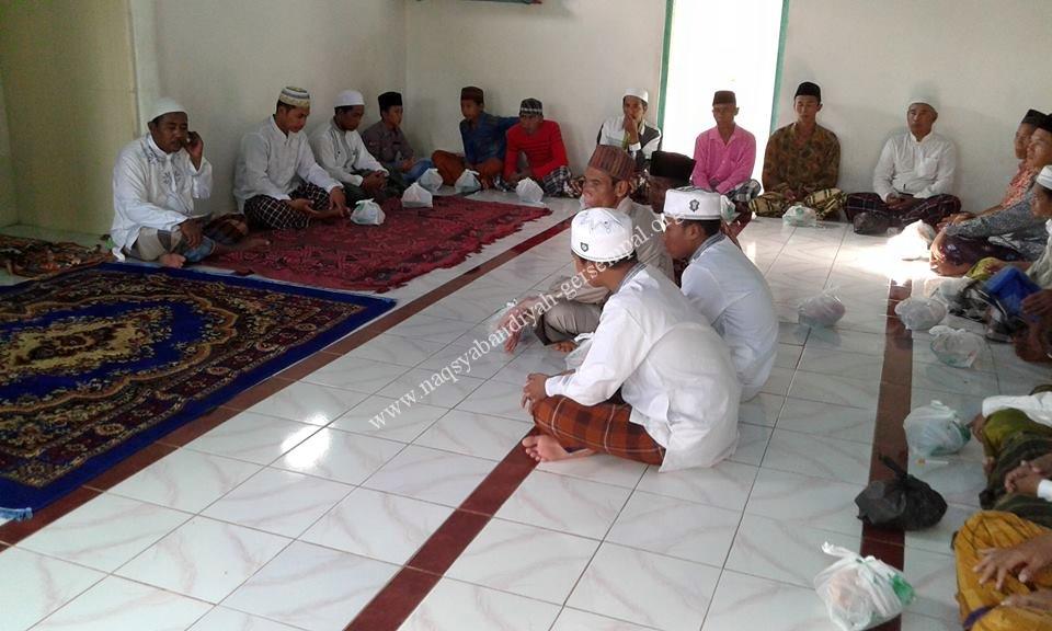 Tampak Alumni dan Santri mengikuti kegiatan yang dihadiri oleh Pengasuh PP. Darul Ulum II Al-Wahidiyah