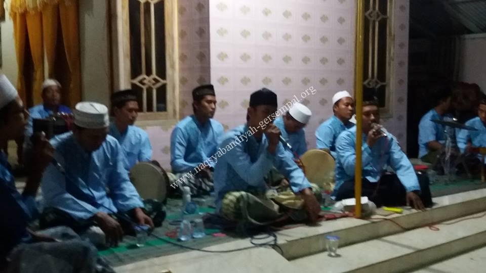 Tampak Hadrah "Al-Banjari" Bagian Seni dan Budaya SITQON Lumajang, melantunkan Sholawat Nabi SAW.