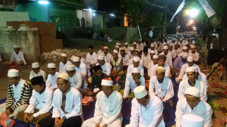 Jama'ah IS'AD II Al-Wahidiyah dan SITQON Surabaya mengikuti kegiatan Istighotsah