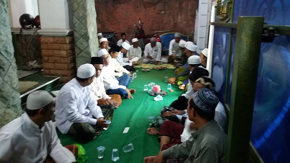Tampak Jama'ah SITQON Surabaya berkumpul di Jl. Bulak Banteng Surabaya