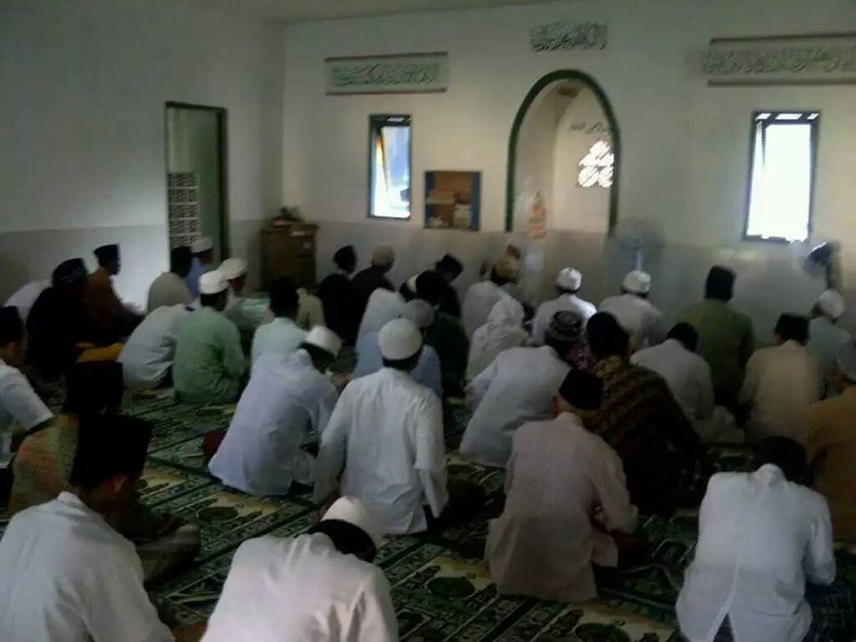 Al-Mursid Al-Kamil Al-Arif Billah Sayyidina KH.R. Ahmad Ja'far Abd. Wahid Qs, memimpin kegiatan Haul Masyayikh Thoriqoh Naqsyabandiyah Gersempal