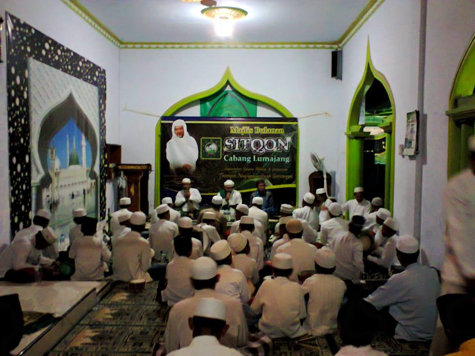 Jama'ah Sholawat Ahbabul Musthofa turut memeriahkan kegiatan SITQON Lumajang