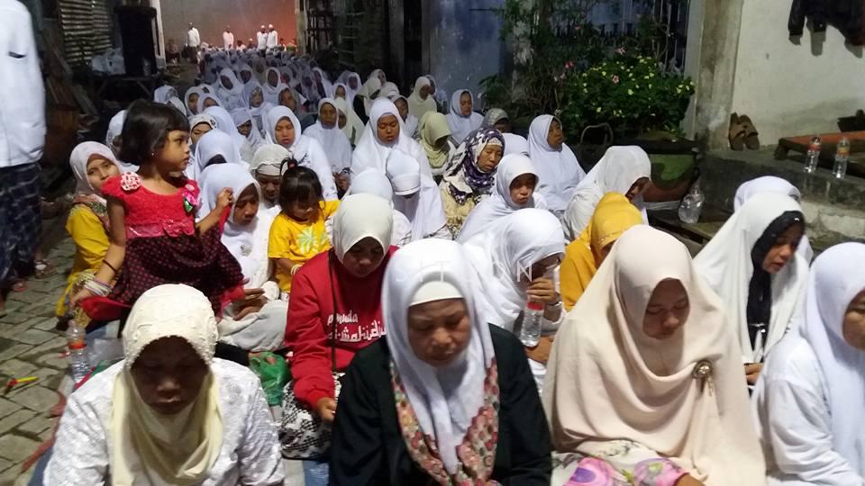 Tampak Jama'ah sedang mengikuti kegiatan IS'AD II Al-Wahidiyah dan SITQON Surabaya