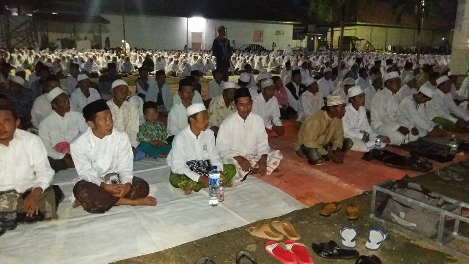 Areal PP. Darul Ulum II Al-Wahidiyah Gersempal Omben Sampang dipenuhi oleh Jama'ah SITQON