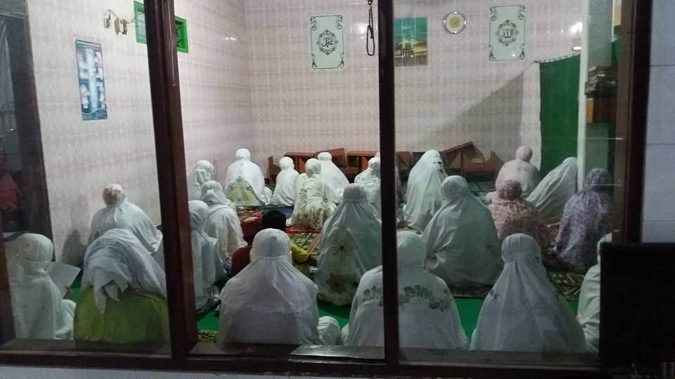 Akhowat dan Muhibbin Naqsyabandiyah Gersempal mengikuti kegiatan PC. SITQON Pasuruan