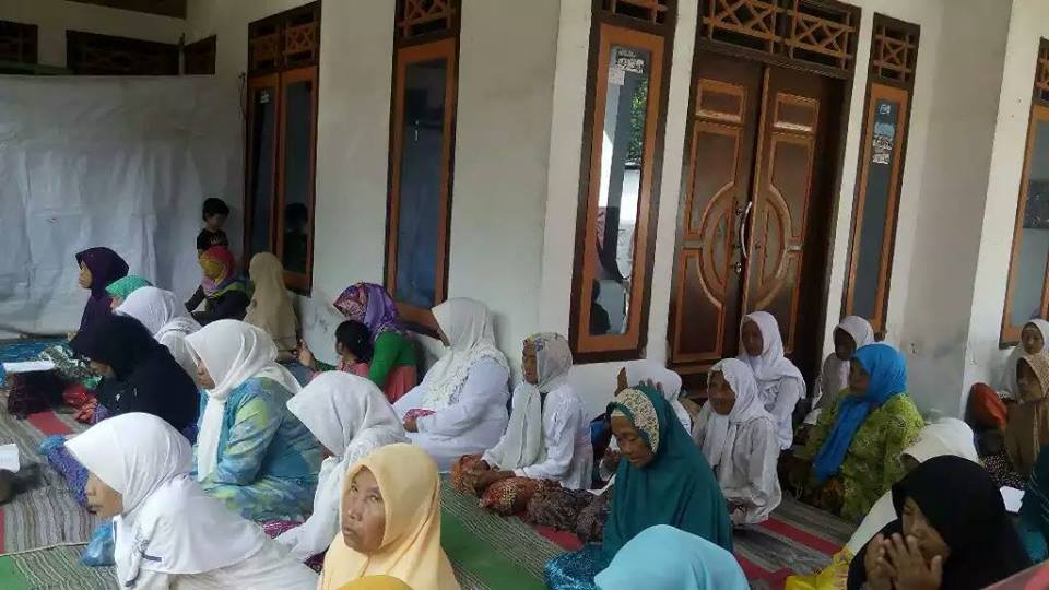 Ikhwan Akhowat dan Simpatisan Thoriqoh Naqsyabandiyah Gersempal mengikuti kegiatan SITQON Pamekasan