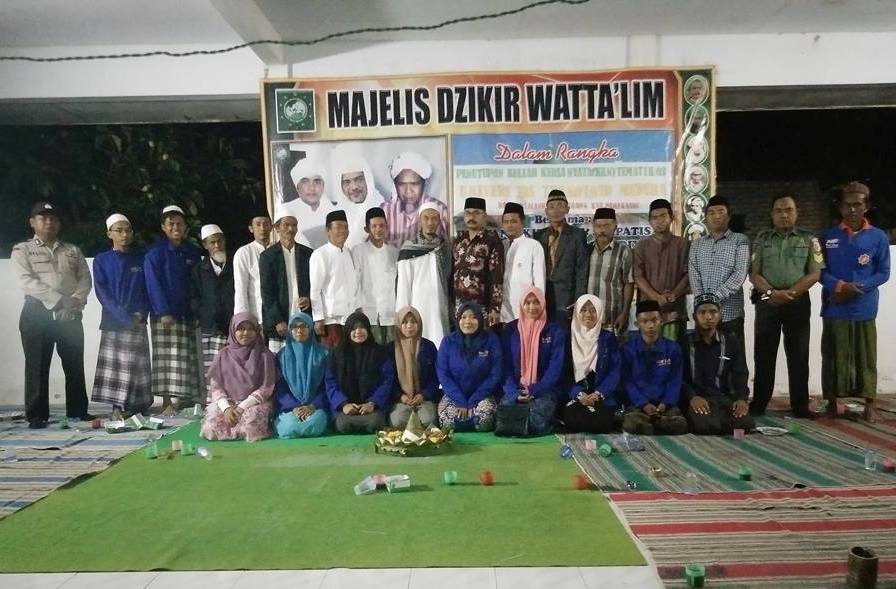 Tampak pengurus SITQON, Perangkat Desa, Mahasiswa UTM, TNI/POLRI foto bersama setelah kegiatan