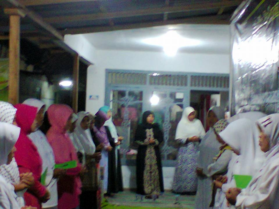 Akhowat dan simpatisan Thoriqoh Naqsyabandiyah Gersempal bersholawat bersama Hadrah Al-Banjari